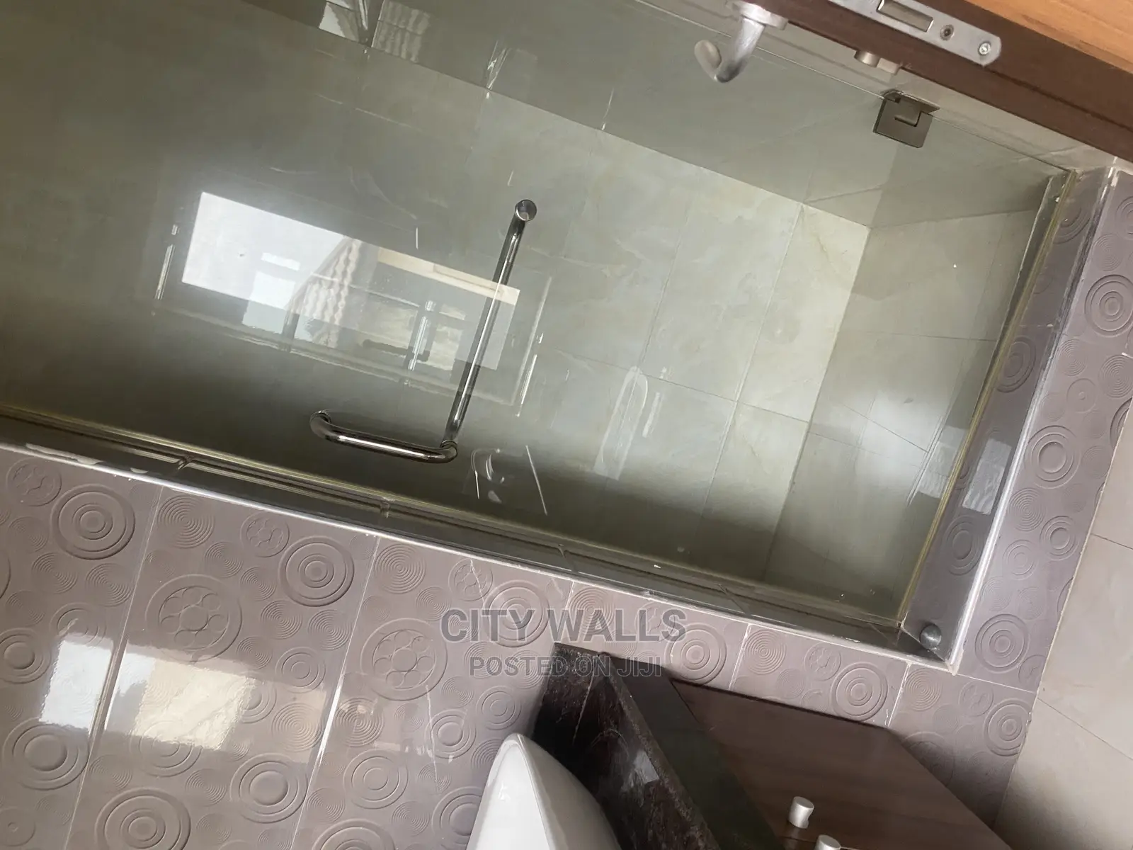 4bdrm Duplex in Chevron for Rent in Chevron