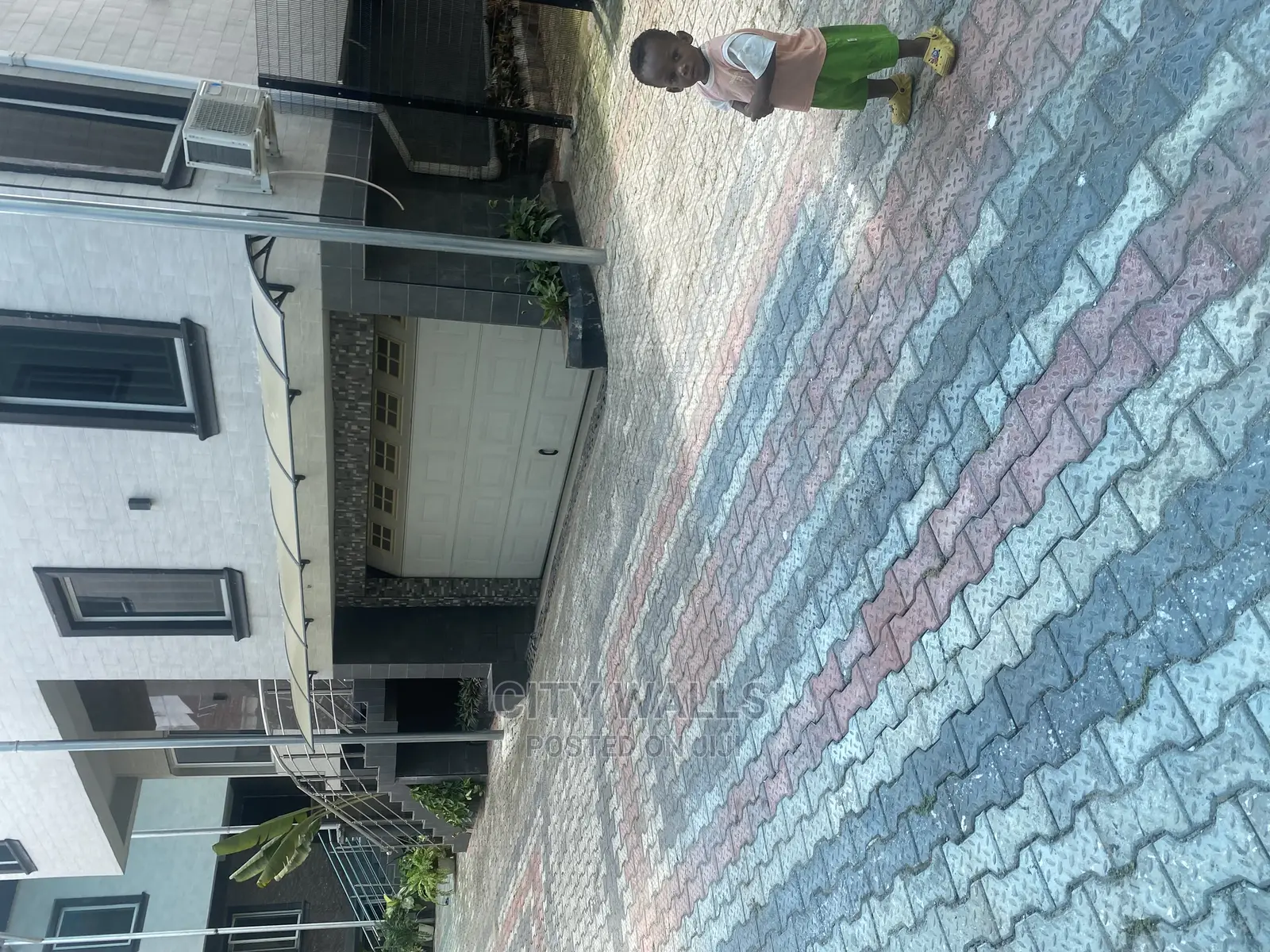 4bdrm Duplex in Chevron for Rent in Chevron