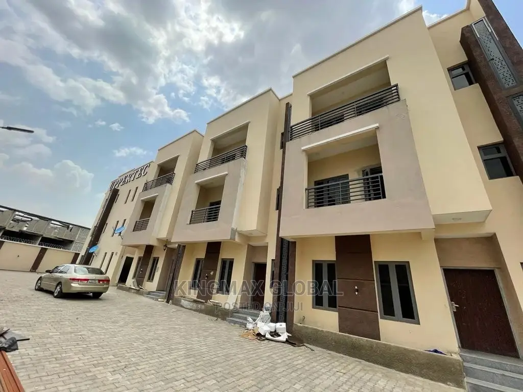 Furnished 4bdrm Apartment in Jahi Apartment for sale in Jahi