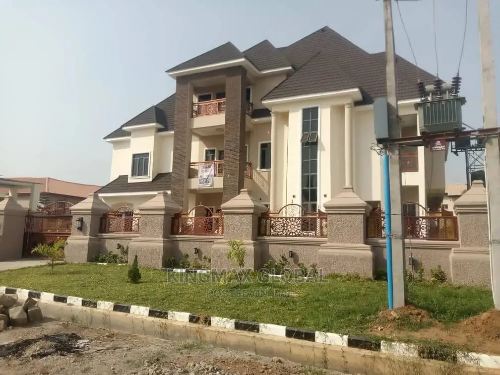 9bdrm Mansion in Maitama for sale in Maitama