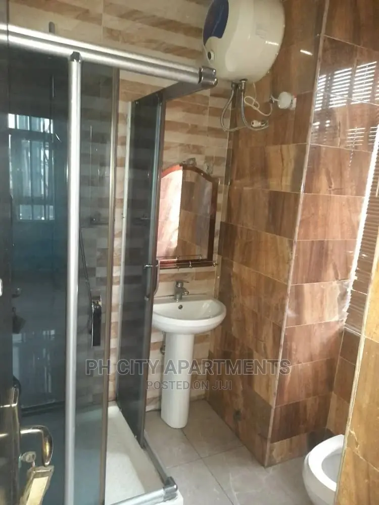 2bdrm Block of Flats in Christmas Village, Port-Harcourt for Rent in Port-Harcourt