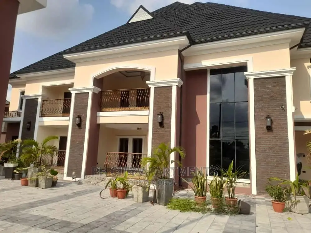 2bdrm Block of Flats in Christmas Village, Port-Harcourt for Rent in Port-Harcourt