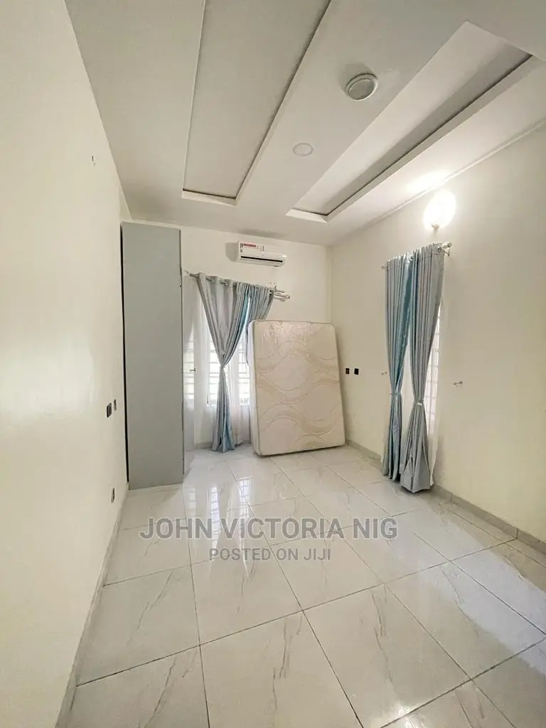 5bdrm Duplex in Thomas for sale in Thomas Estate