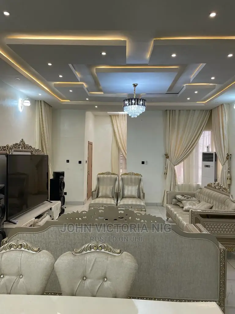 5bdrm Duplex in Thomas for sale in Thomas Estate