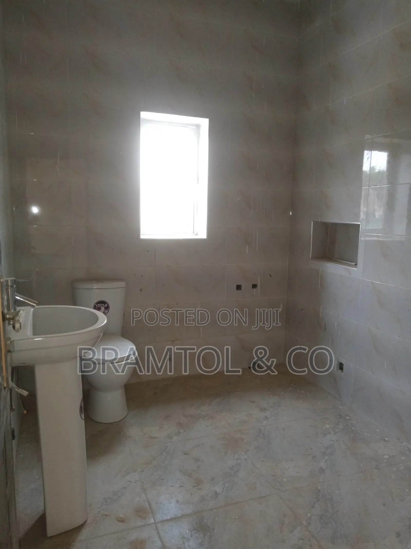 4bdrm Terraced in Guzape Sale in Guzape District