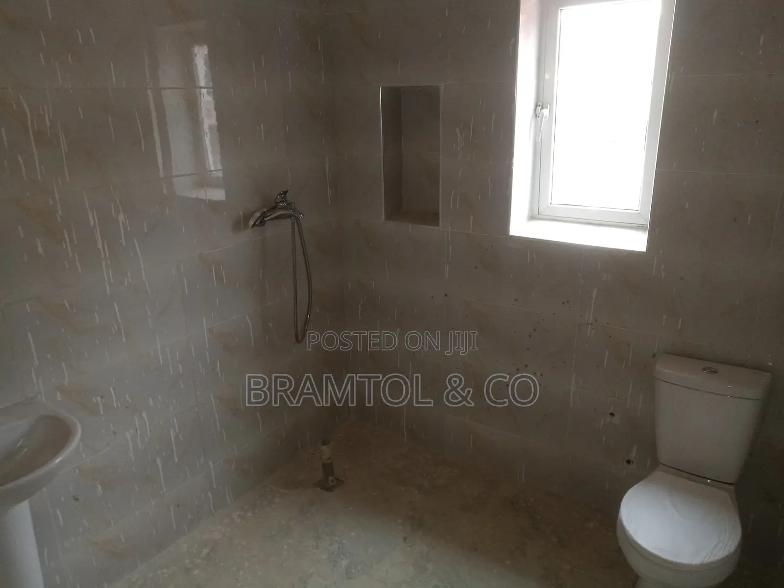 4bdrm Terraced in Guzape Sale in Guzape District