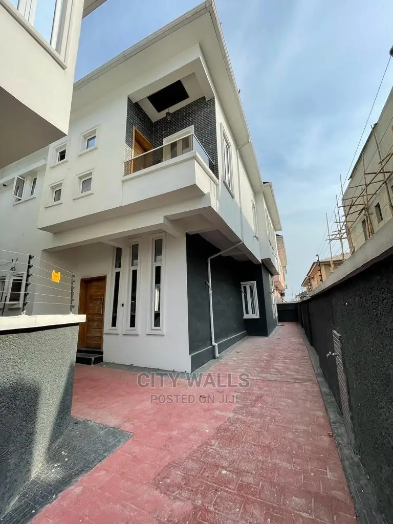 4bdrm Duplex in Chevron for sale in Chevron