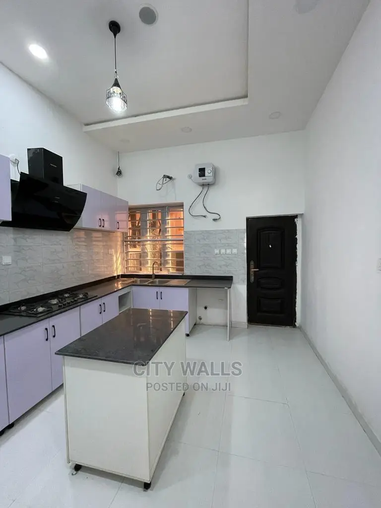 4bdrm Duplex in Chevron for sale in Chevron