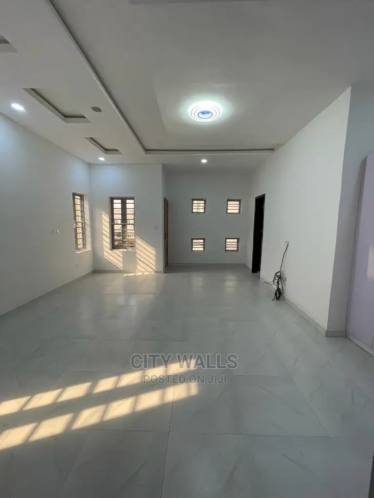 4bdrm Duplex in Chevron for sale in Chevron