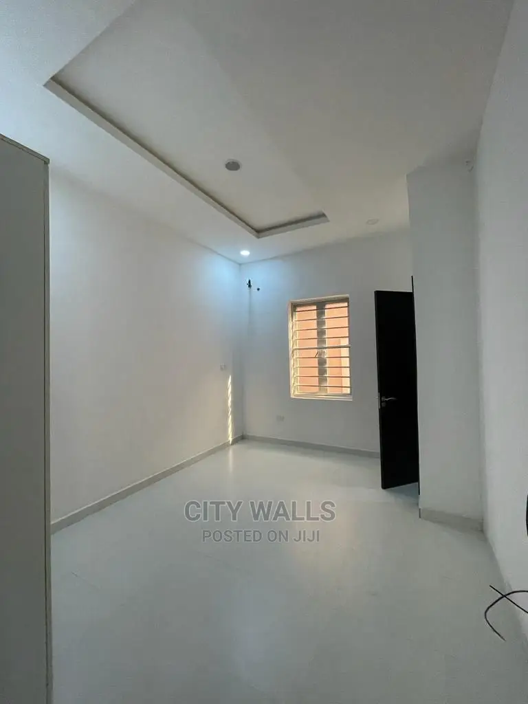 4bdrm Duplex in Chevron for sale in Chevron