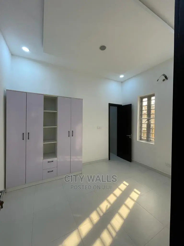 4bdrm Duplex in Chevron for sale in Chevron