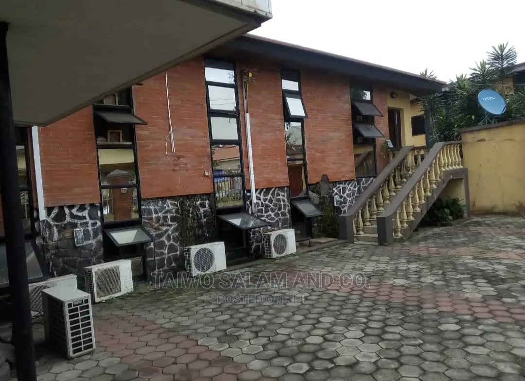 Functioning 26 Rooms Hotel With Bar at Aree Bodija Ibadan in Bodija