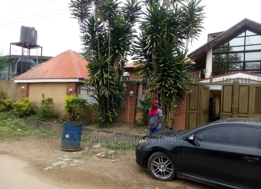 Functioning 26 Rooms Hotel With Bar at Aree Bodija Ibadan in Bodija