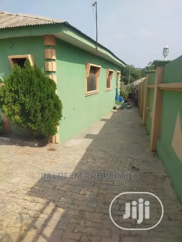 10bdrm Bungalow in Balofem Properties $, Abeokuta North for sale in Abeokuta North