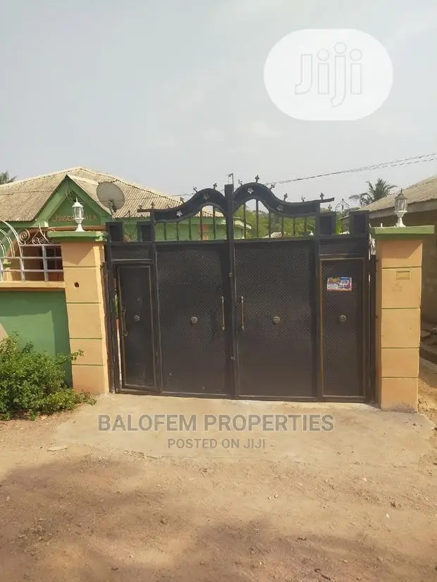 10bdrm Bungalow in Balofem Properties $, Abeokuta North for sale in Abeokuta North