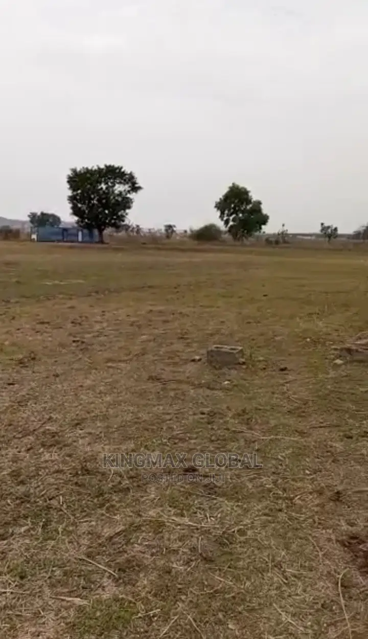 A Land Measuring 9.6hectares in Good Location Is for Sale in Kiami