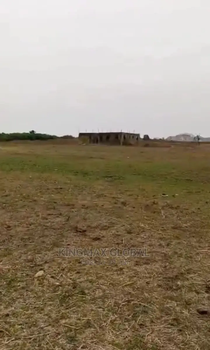 A Land Measuring 9.6hectares in Good Location Is for Sale in Kiami
