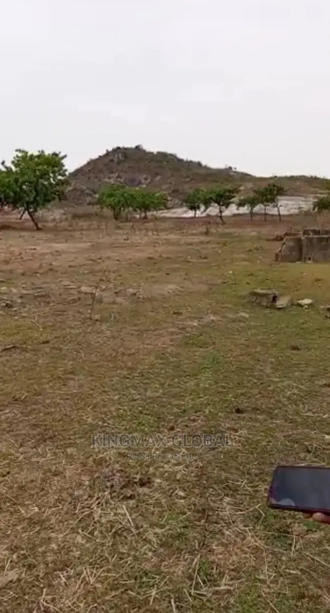 A Land Measuring 9.6hectares in Good Location Is for Sale in Kiami