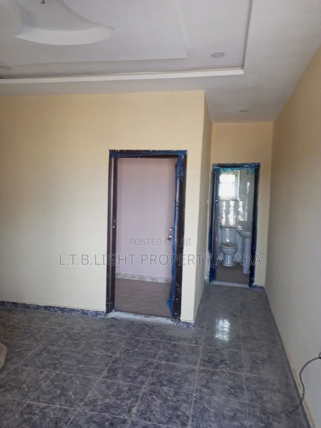 1bdrm Block of Flats in L.T.B Light, Oshimili North for rent in Oshimili North