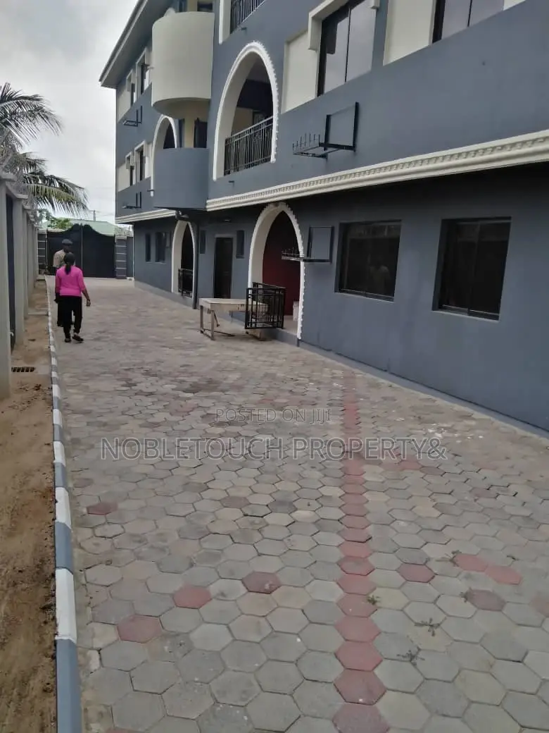3bdrm Block of Flats in Thomas Estate Ajah for Sale in Thomas Estate
