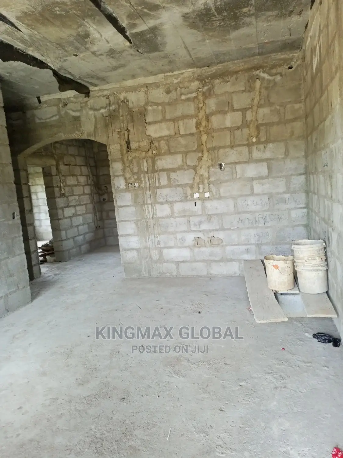 8bdrm Block of Flats in Nnpc Estate, Life Camp for sale in Life Camp