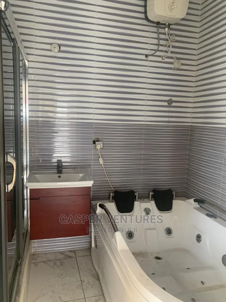 Studio Apartment in Itedo, Idado for rent in Idado