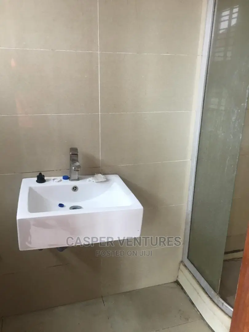 Studio Apartment in Itedo, Idado for rent in Idado