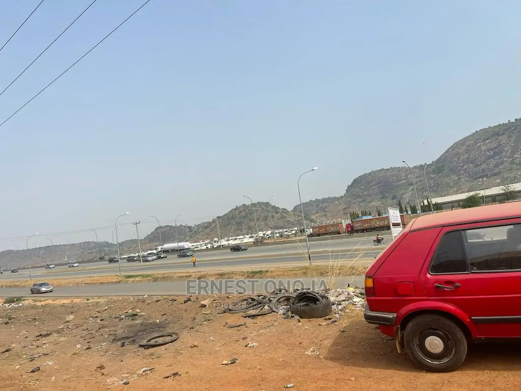 3 Hecters of Multi Purpose Land on Kubwa Express Way in Gwarinpa