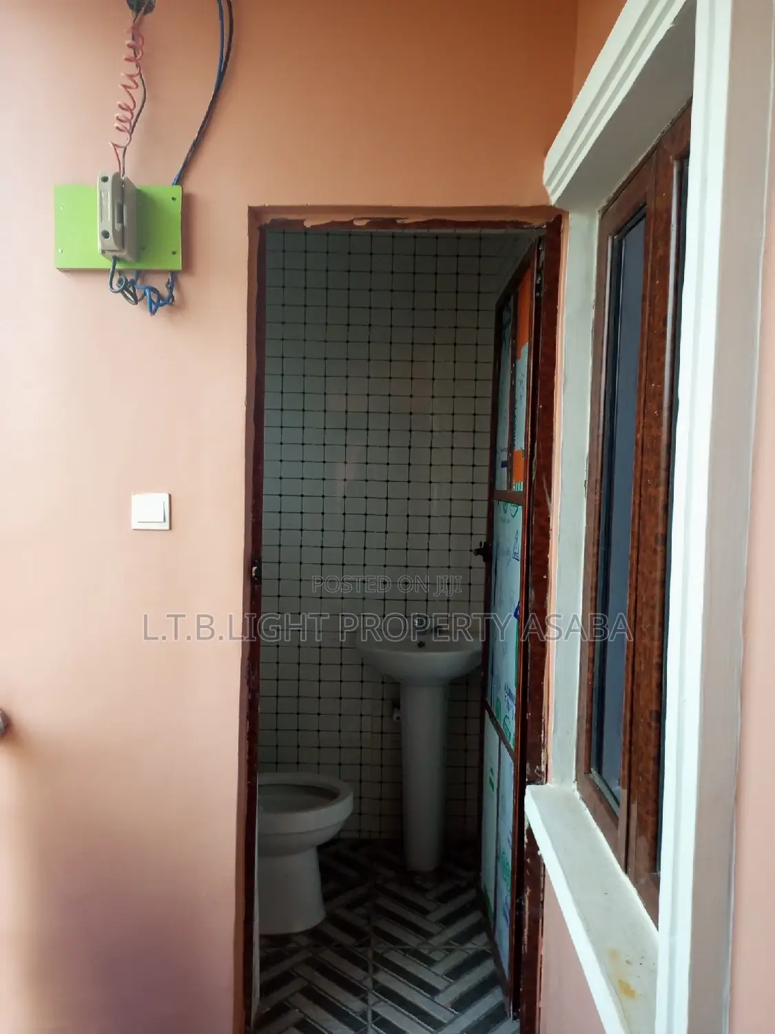 2bdrm Block of Flats in L.T.B Light, Oshimili North for rent in Oshimili North