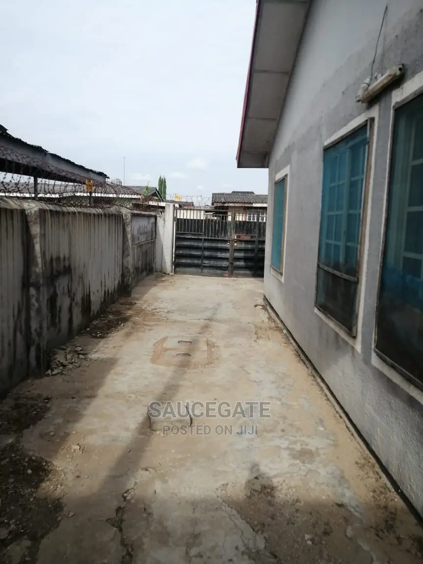 4bdrm Bungalow in Close 44 Satellite for sale in Satellite Town