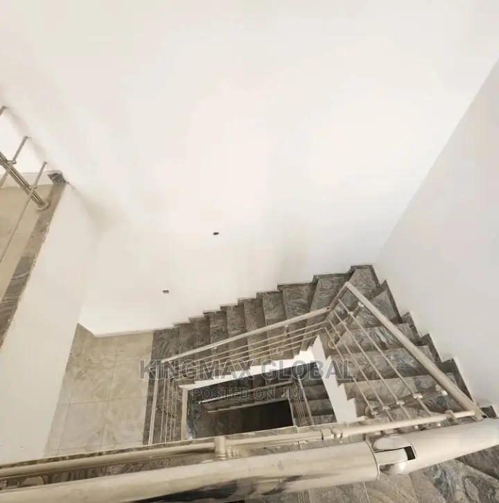 5bdrm Townhouse/Terrace in Luxury Homes, Wuye for Sale in Wuye