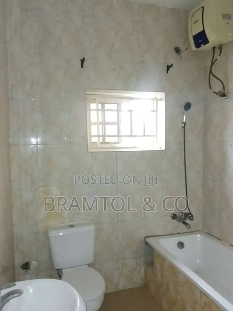 3bdrm Block of Flats in With Bq, Mabushi for rent in Mabushi