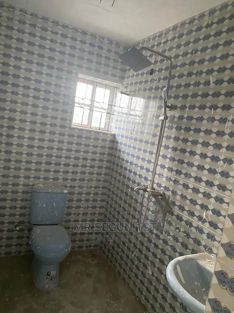 3bdrm Bungalow in Olosan Estate, Akala Express for sale in Akala Express