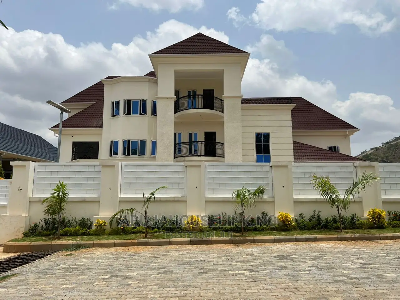 8bdrm Mansion in Katampe Extension for sale in Katampe Extension