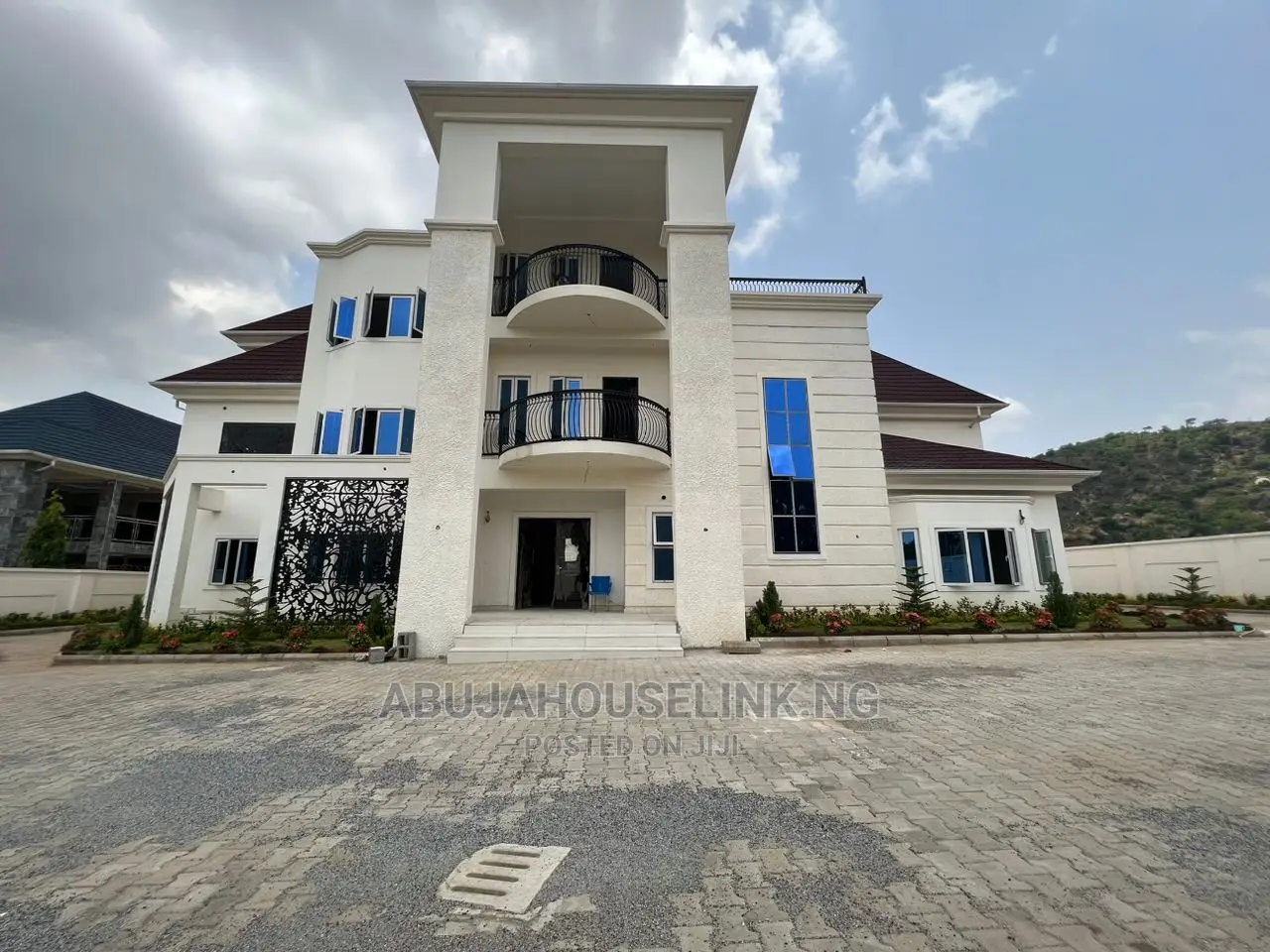 8bdrm Mansion in Katampe Extension for sale in Katampe Extension