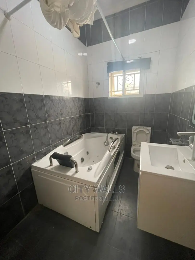 3bdrm Block of Flats in Lekki Phase 1 for rent in Lekki Phase 1