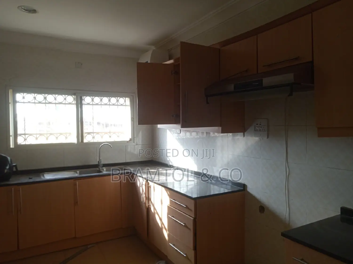 3bdrm Townhouse / Terrace in Apo District for rent in Apo District