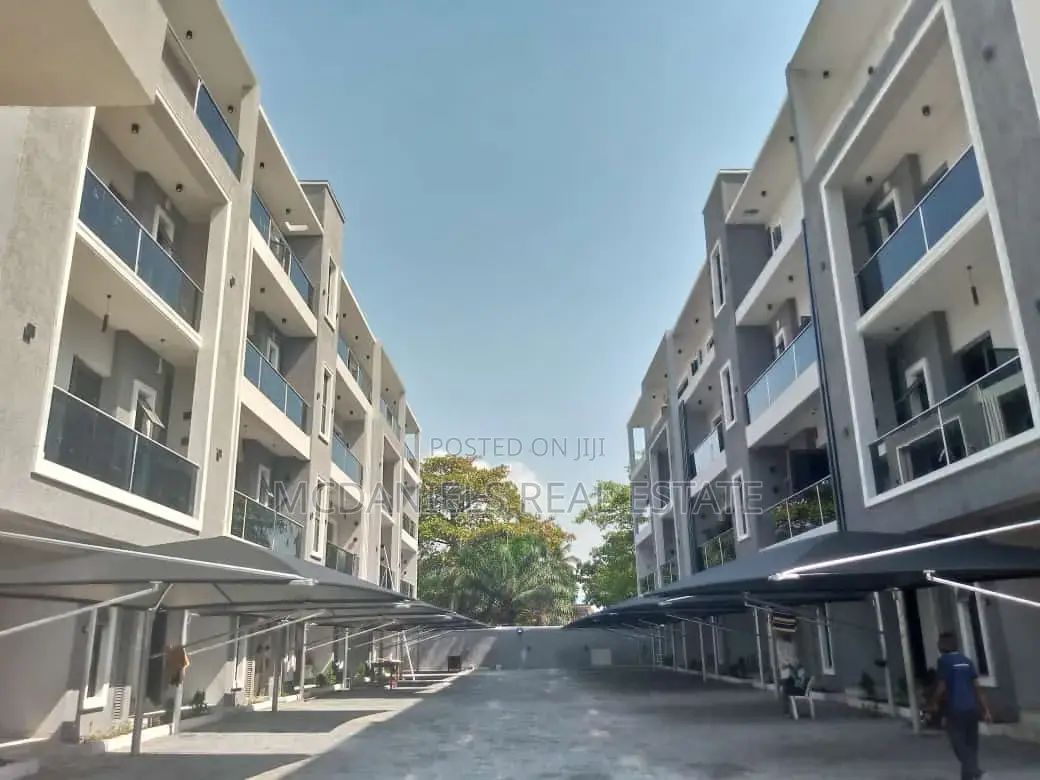 4bdrm Duplex in Adeola Odeku for rent in Adeola Odeku