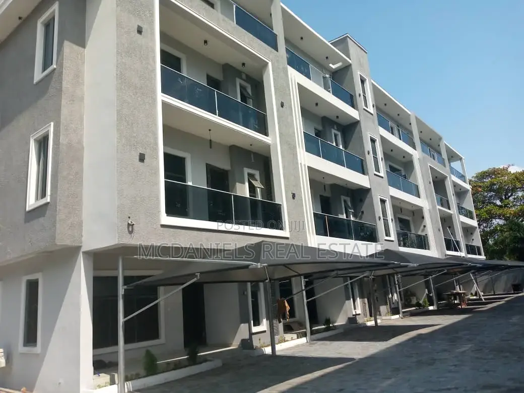 4bdrm Duplex in Adeola Odeku for rent in Adeola Odeku