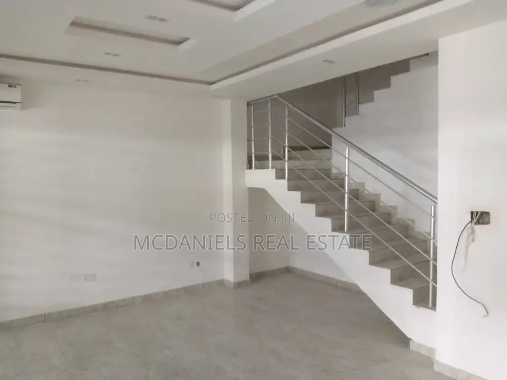 4bdrm Duplex in Adeola Odeku for rent in Adeola Odeku