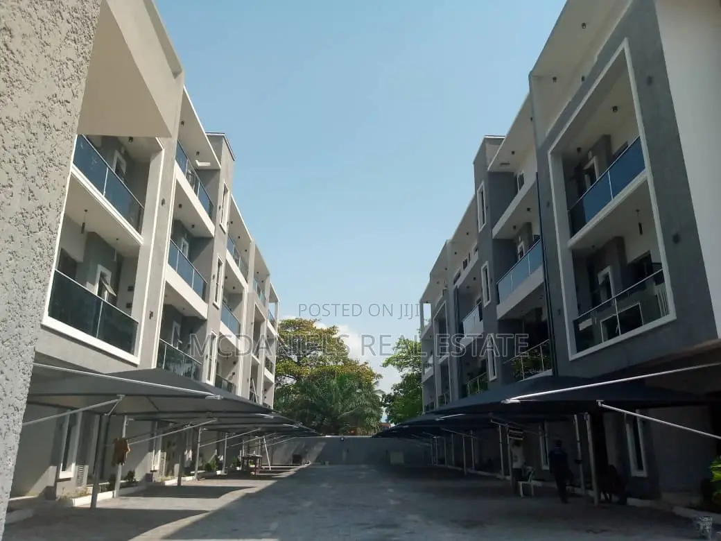 4bdrm Duplex in Adeola Odeku for rent in Adeola Odeku