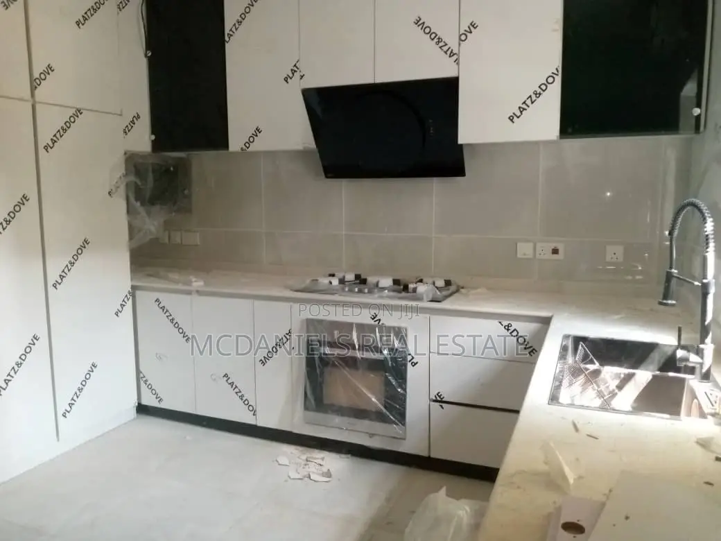 4bdrm Duplex in Adeola Odeku for rent in Adeola Odeku