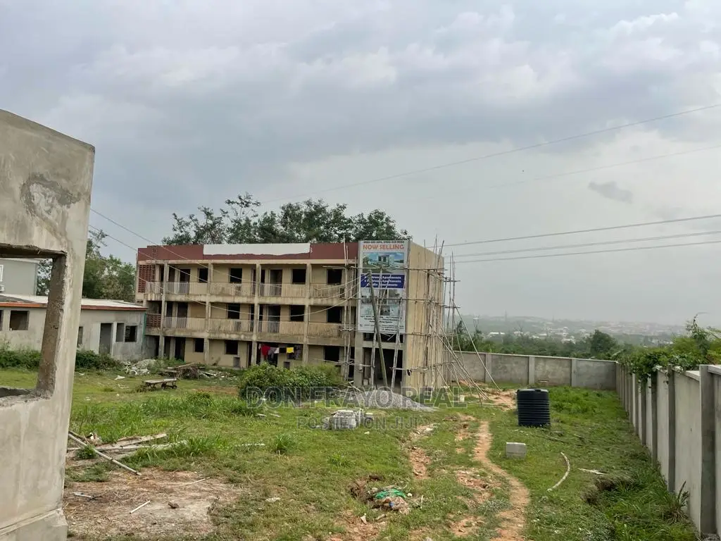 16 Rooms Building on 1241 SQM Land in Idihshin Jericho Gra, Ibadan in Jericho