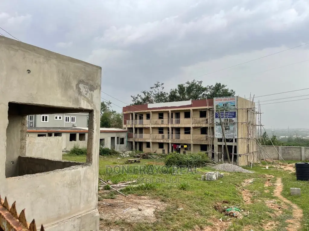 16 Rooms Building on 1241 SQM Land in Idihshin Jericho Gra, Ibadan in Jericho