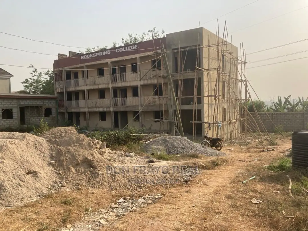16 Rooms Building on 1241 SQM Land in Idihshin Jericho Gra, Ibadan in Jericho