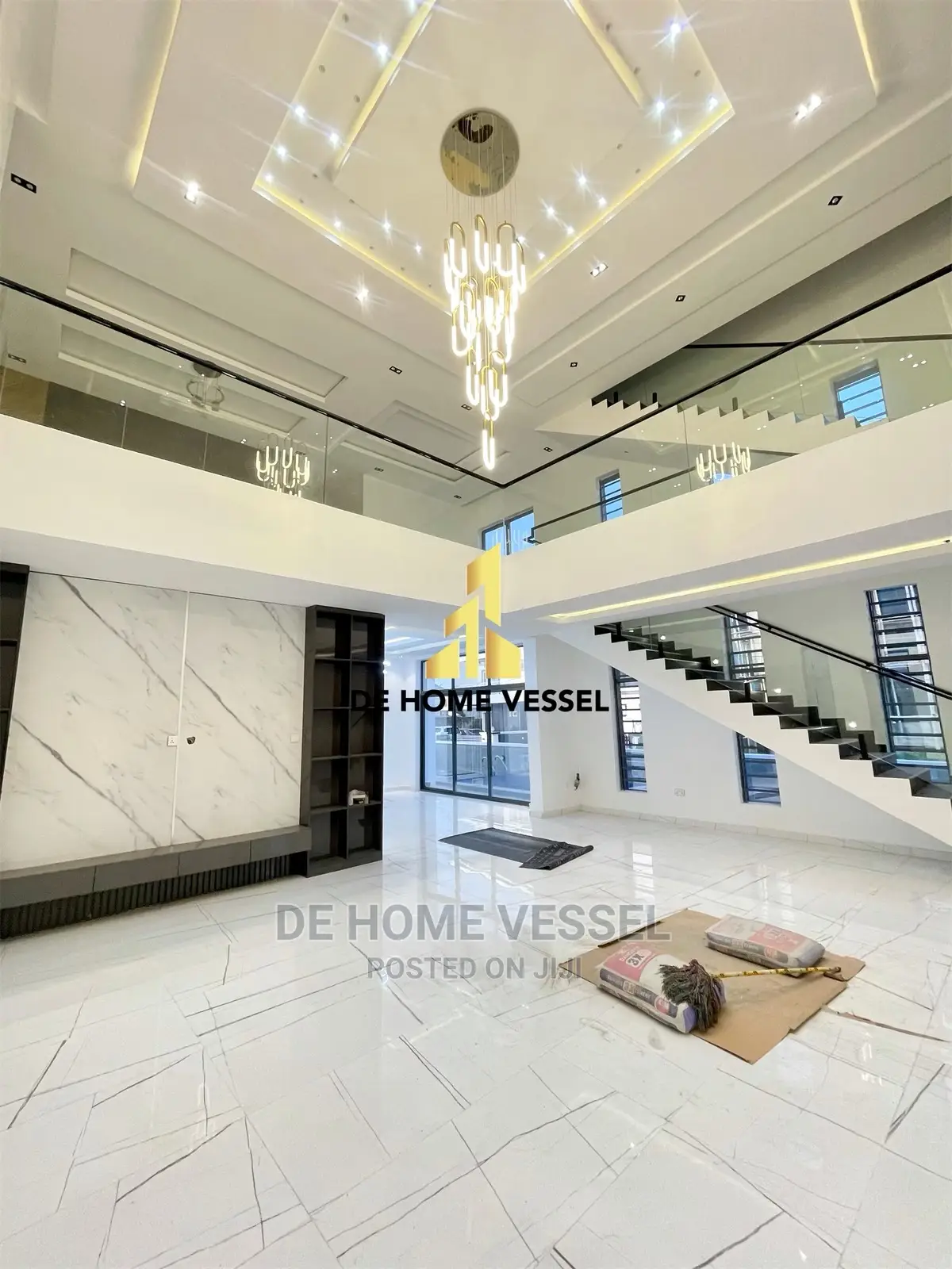5bdrm Duplex in Chevron for Sale in Chevron