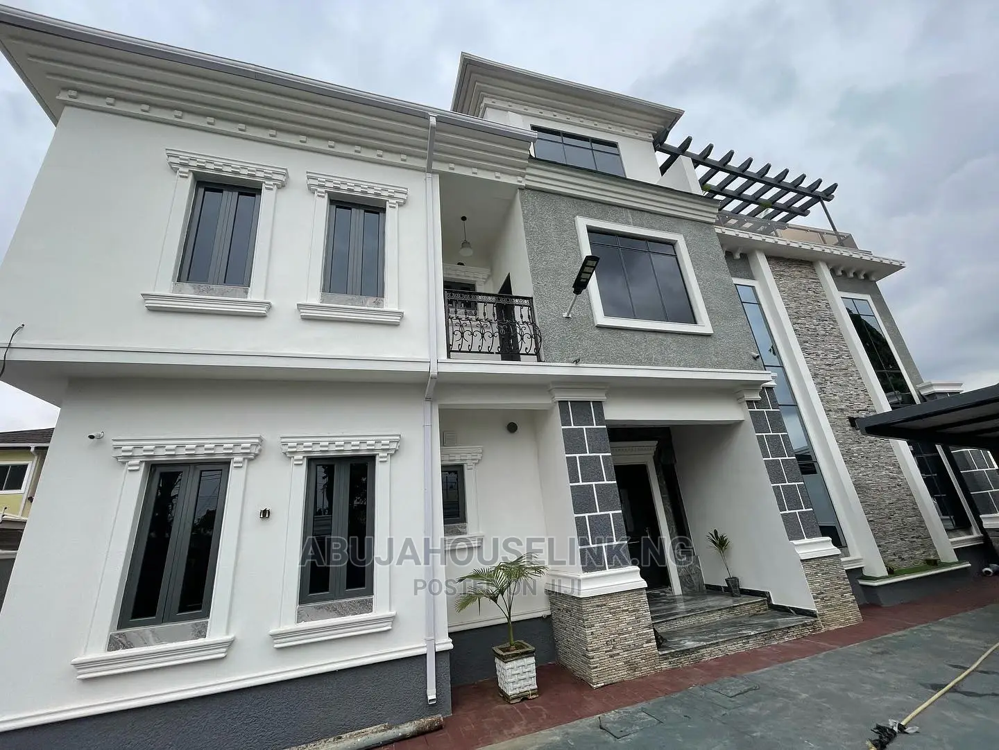 Furnished 6bdrm Duplex in Gwarinpa for sale in Gwarinpa