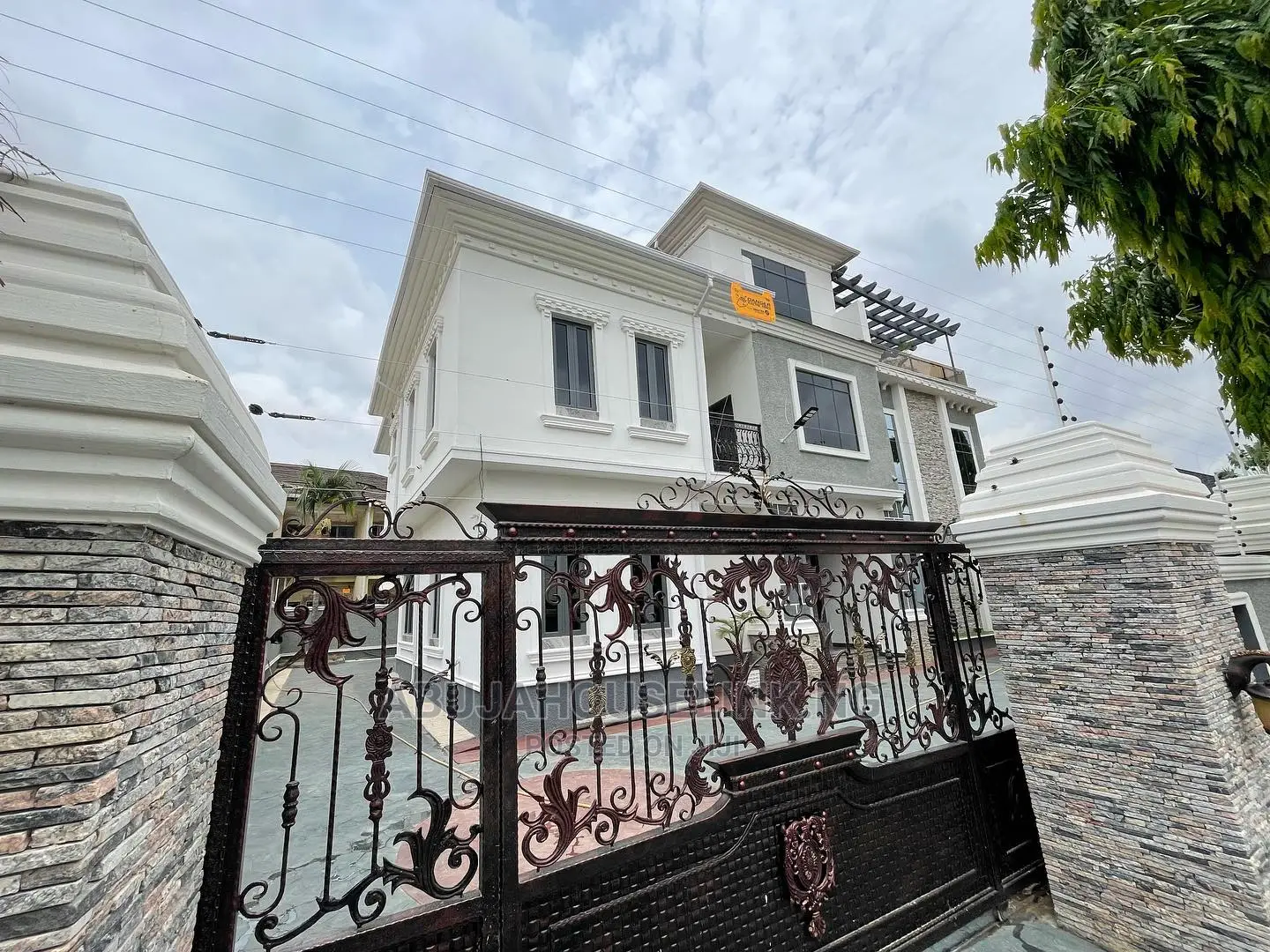 Furnished 6bdrm Duplex in Gwarinpa for sale in Gwarinpa