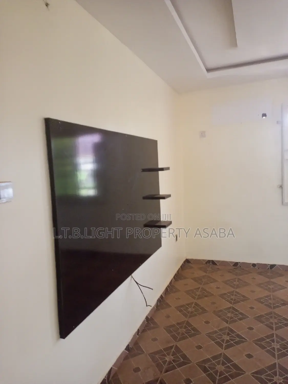 3bdrm Block of Flats in L.T.B Light, Oshimili North for rent in Oshimili North