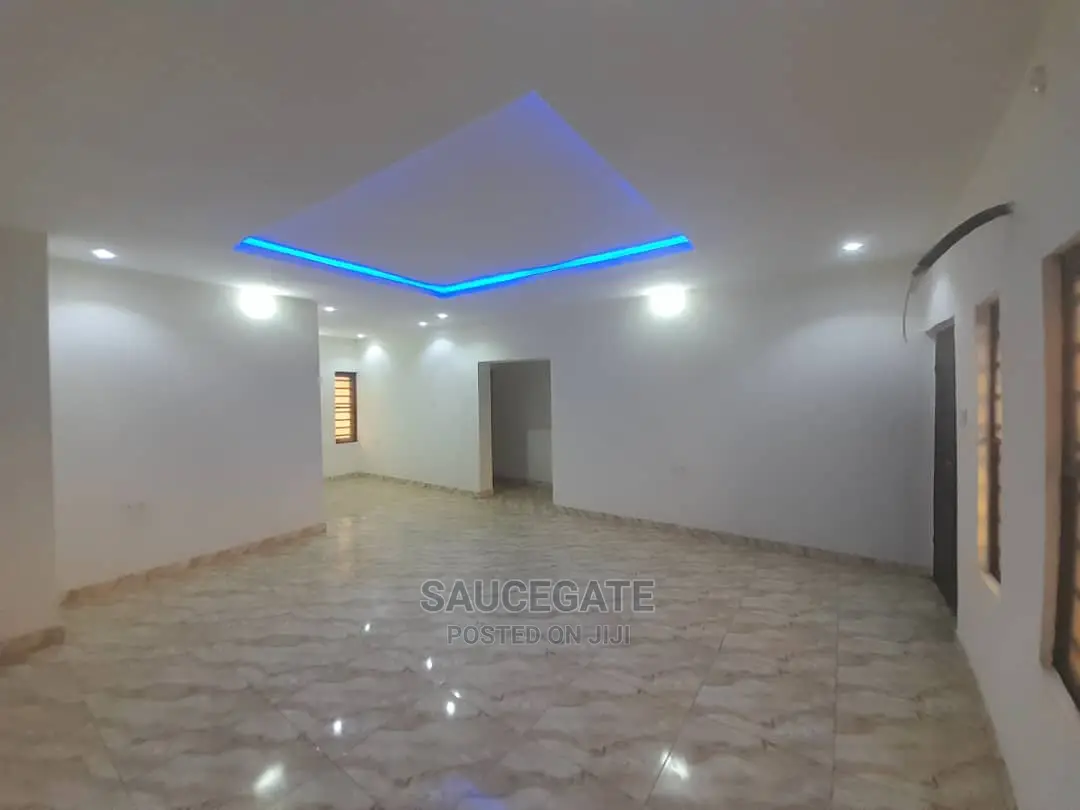 2bdrm Apartment in Ago, Okota for rent in Okota